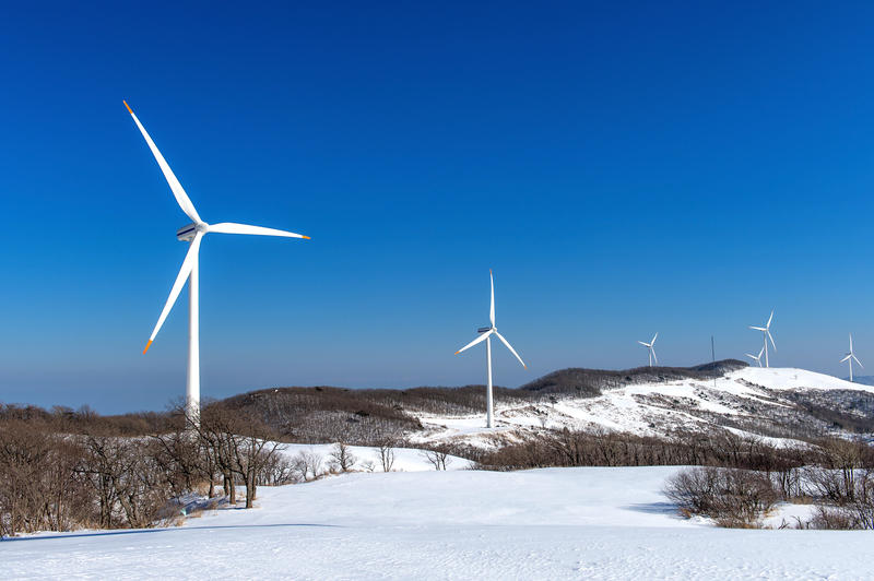 Turbine eoliene iarna Foto: Tawatchai Prakobkit | Dreamstime.com